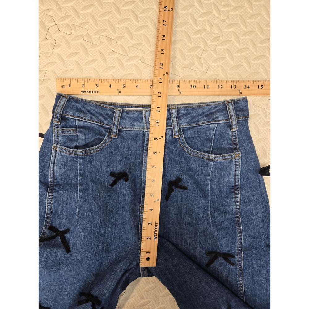 Pilcro Anthropologie Heritage Barrel Jeans 25 Blue Bow Applique Mid Rise Cropped - Picture 12 of 14